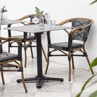 Kummerċjali Bistro Għamara ta 'barra